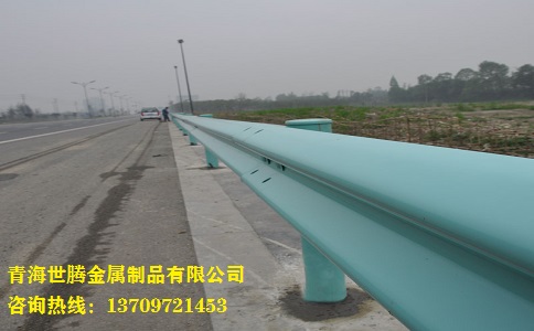 公路<a href='http://www.writersjam.com/shuangbohulan/'target='_blank'><a href='http://www.writersjam.com/shuangbohulan/'target='_blank'>波形護(hù)欄</a></a>板